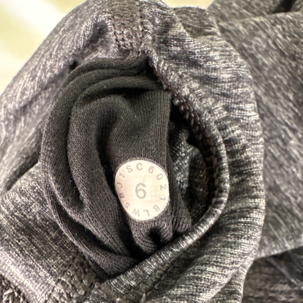 Lululemon leggings, size 6 - Picture 4 of 4